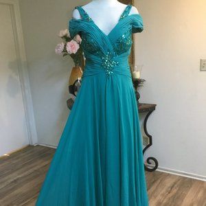 NEW DANCING QUEEN Elegant Cold Shoulder Long Maxi Dress Embellished Green M